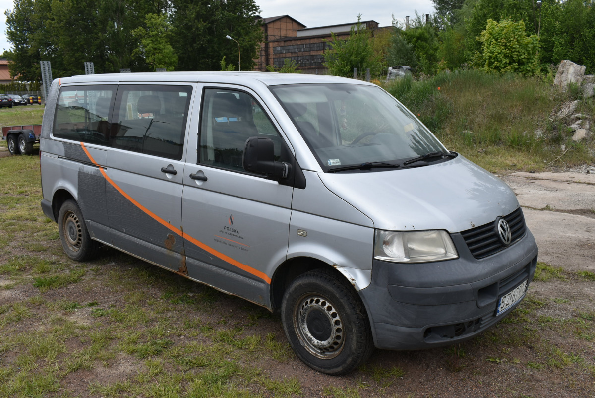 VOLKSWAGEN TRANSPORTER BRYGADÓWKA - Duplakabinos kisteherautó: 1 kép. VOLKSWAGEN TRANSPORTER BRYGADÓWKA - Duplakabinos kisteherautó: 1 kép.