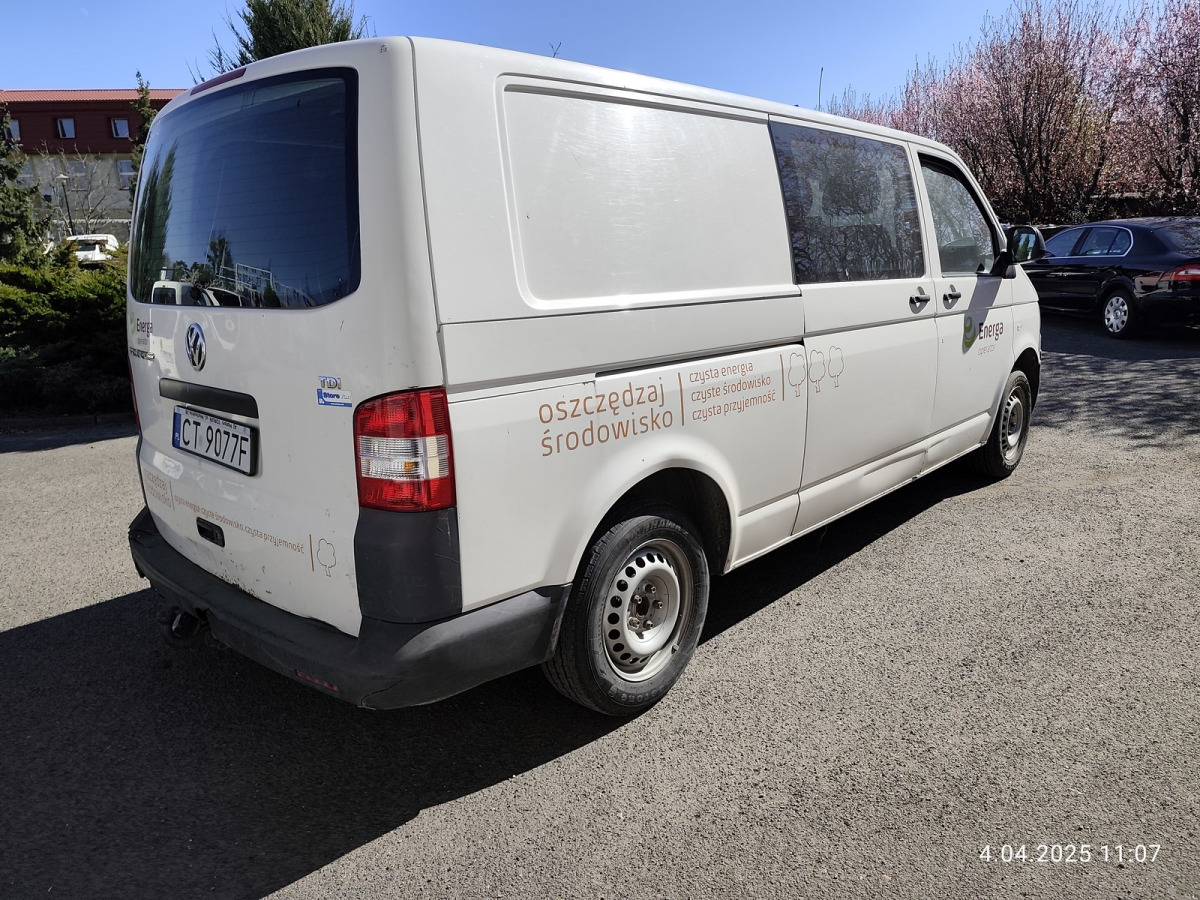 VOLKSWAGEN TRANSPORTER BRYGADÓWKA - Duplakabinos kisteherautó: 3 kép. VOLKSWAGEN TRANSPORTER BRYGADÓWKA - Duplakabinos kisteherautó: 3 kép.