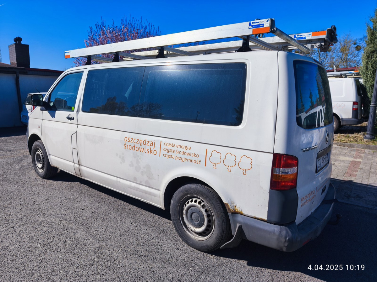 VOLKSWAGEN TRANSPORTER BRYGADÓWKA - Duplakabinos kisteherautó: 4 kép. VOLKSWAGEN TRANSPORTER BRYGADÓWKA - Duplakabinos kisteherautó: 4 kép.