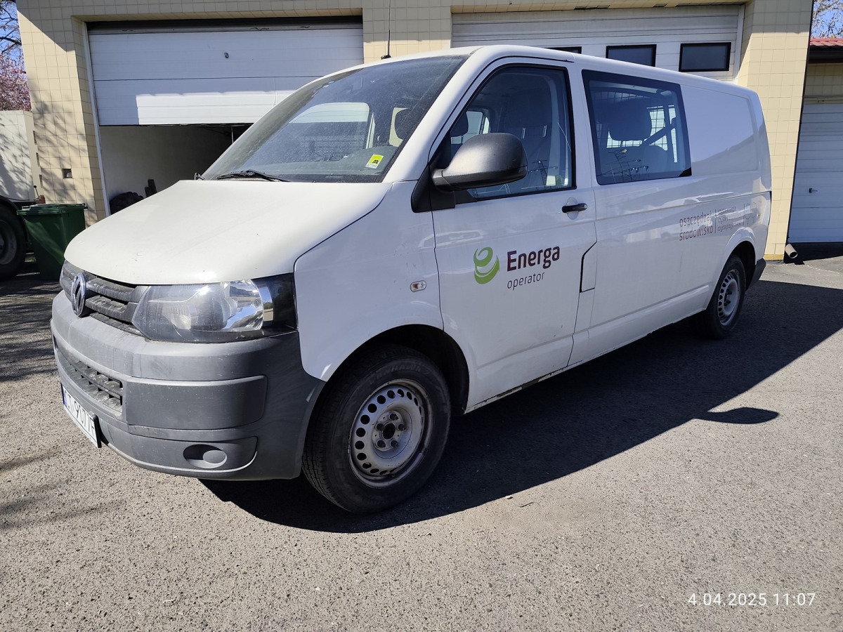 VOLKSWAGEN TRANSPORTER BRYGADÓWKA - Duplakabinos kisteherautó: 2 kép. VOLKSWAGEN TRANSPORTER BRYGADÓWKA - Duplakabinos kisteherautó: 2 kép.