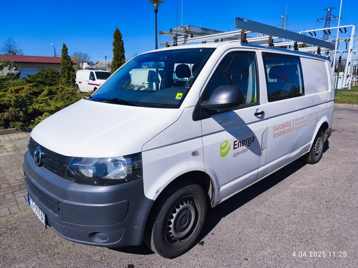 VOLKSWAGEN TRANSPORTER BRYGADÓWKA - Duplakabinos kisteherautó: 2 kép. VOLKSWAGEN TRANSPORTER BRYGADÓWKA - Duplakabinos kisteherautó: 2 kép.