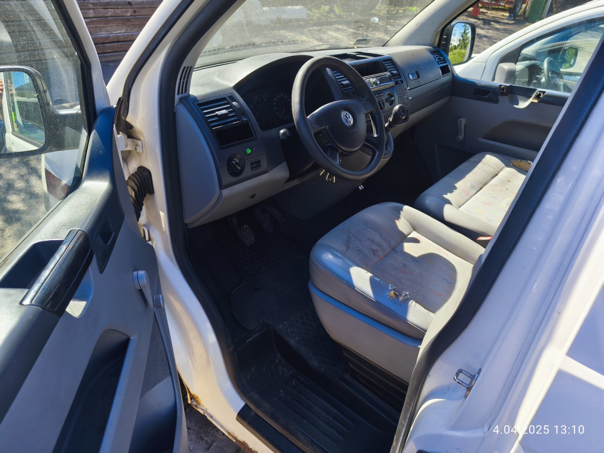 VOLKSWAGEN TRANSPORTER FURGON BLASZAK - Furgon: 5 kép. VOLKSWAGEN TRANSPORTER FURGON BLASZAK - Furgon: 5 kép.