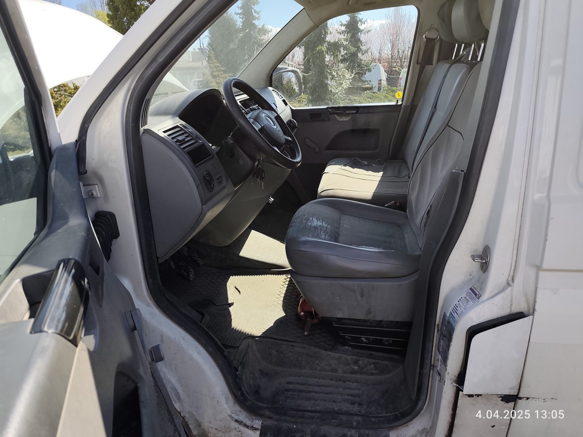 VOLKSWAGEN TRANSPORTER FURGON BLASZAK - Furgon: 5 kép. VOLKSWAGEN TRANSPORTER FURGON BLASZAK - Furgon: 5 kép.