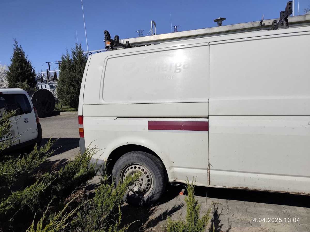 VOLKSWAGEN TRANSPORTER FURGON BLASZAK - Furgon: 3 kép. VOLKSWAGEN TRANSPORTER FURGON BLASZAK - Furgon: 3 kép.