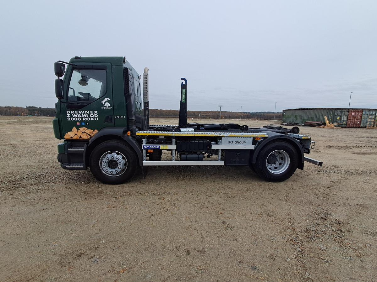VOLVO FL - Horgos rakodó teherautó: 4 kép. VOLVO FL - Horgos rakodó teherautó: 4 kép.