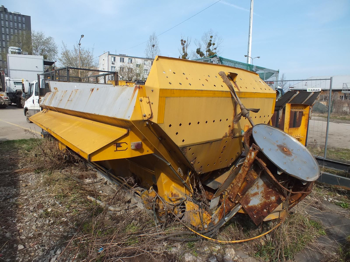Zabudowa piaskarki ECON CMZCMCB - 2004 - 5m3 - Hydromotor - Homok-/ Sószóró: 1 kép. Zabudowa piaskarki ECON CMZCMCB - 2004 - 5m3 - Hydromotor - Homok-/ Sószóró: 1 kép.