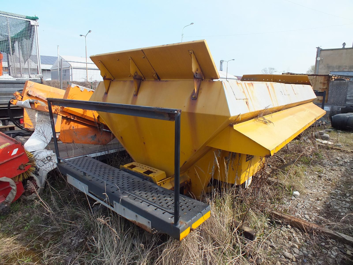 Zabudowa piaskarki ECON CMZCMCB - 2004 - 5m3 - Hydromotor - Homok-/ Sószóró: 4 kép. Zabudowa piaskarki ECON CMZCMCB - 2004 - 5m3 - Hydromotor - Homok-/ Sószóró: 4 kép.
