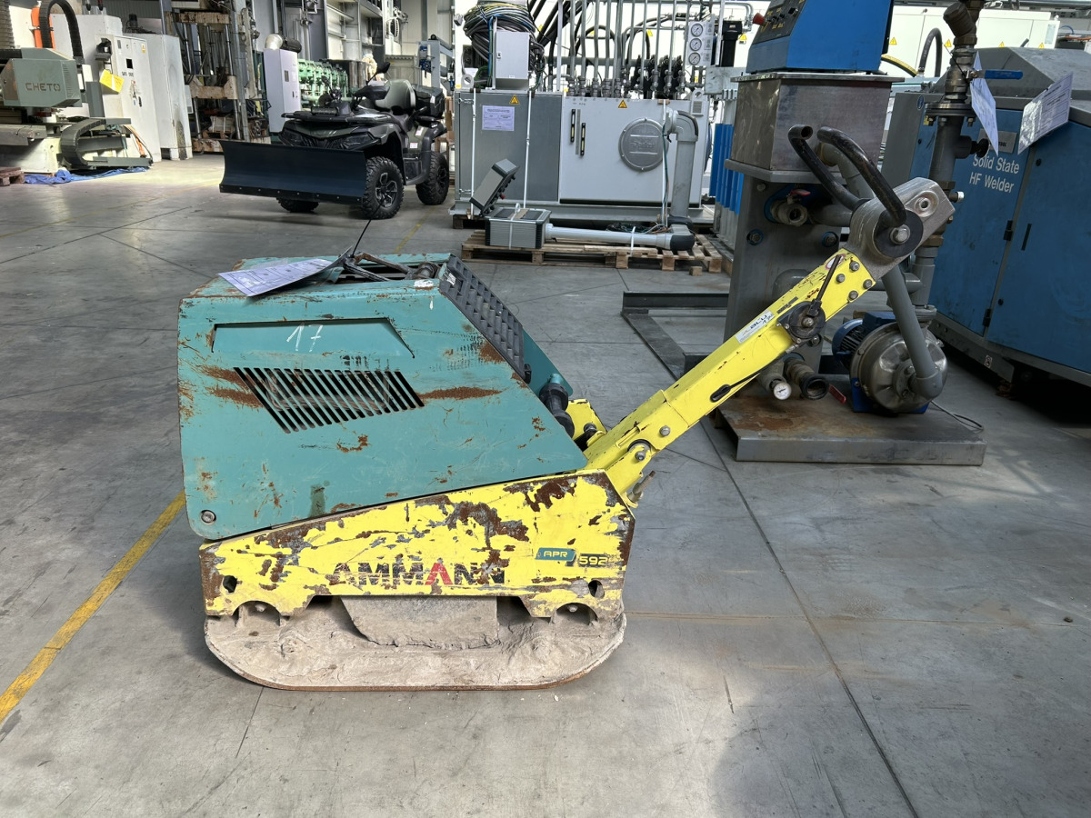 Zagęszczarka rewersyjna AMMANN APR 5920 - 2020 - 600mm - 59kN - Lapvibrátor: 2 kép. Zagęszczarka rewersyjna AMMANN APR 5920 - 2020 - 600mm - 59kN - Lapvibrátor: 2 kép.