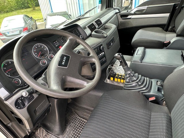 MAN TGS 35440 - Horgos rakodó teherautó: 5 kép. MAN TGS 35440 - Horgos rakodó teherautó: 5 kép.