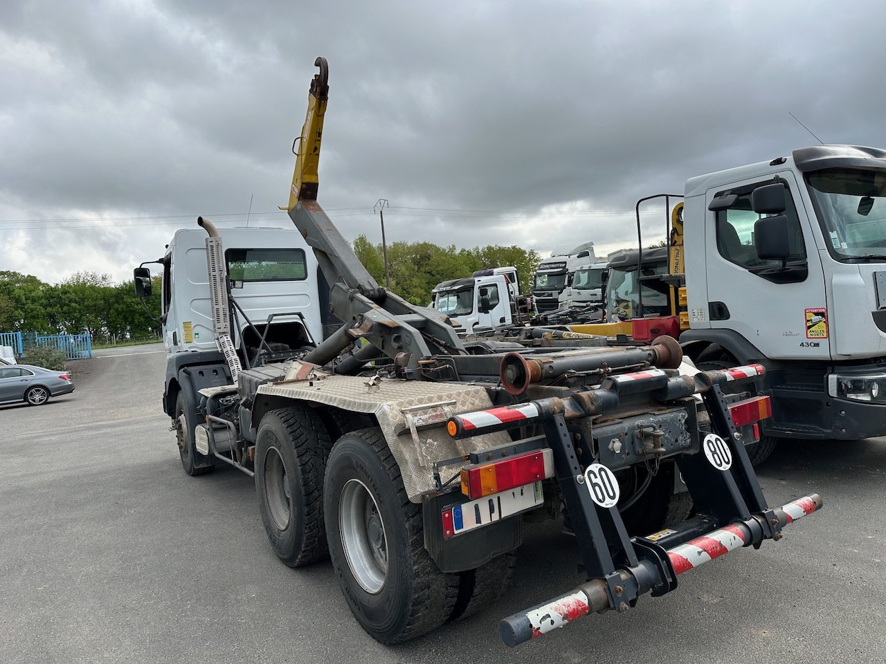 RENAULT KERAX 370 DCI - Horgos rakodó teherautó: 3 kép. RENAULT KERAX 370 DCI - Horgos rakodó teherautó: 3 kép.