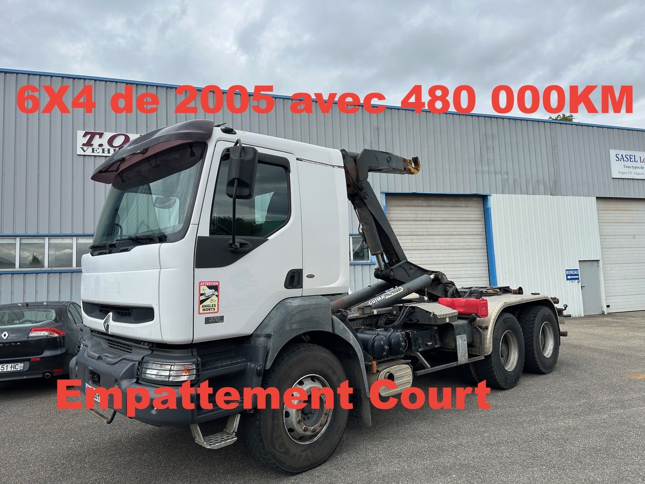 RENAULT KERAX 370 DCI - Horgos rakodó teherautó: 1 kép. RENAULT KERAX 370 DCI - Horgos rakodó teherautó: 1 kép.