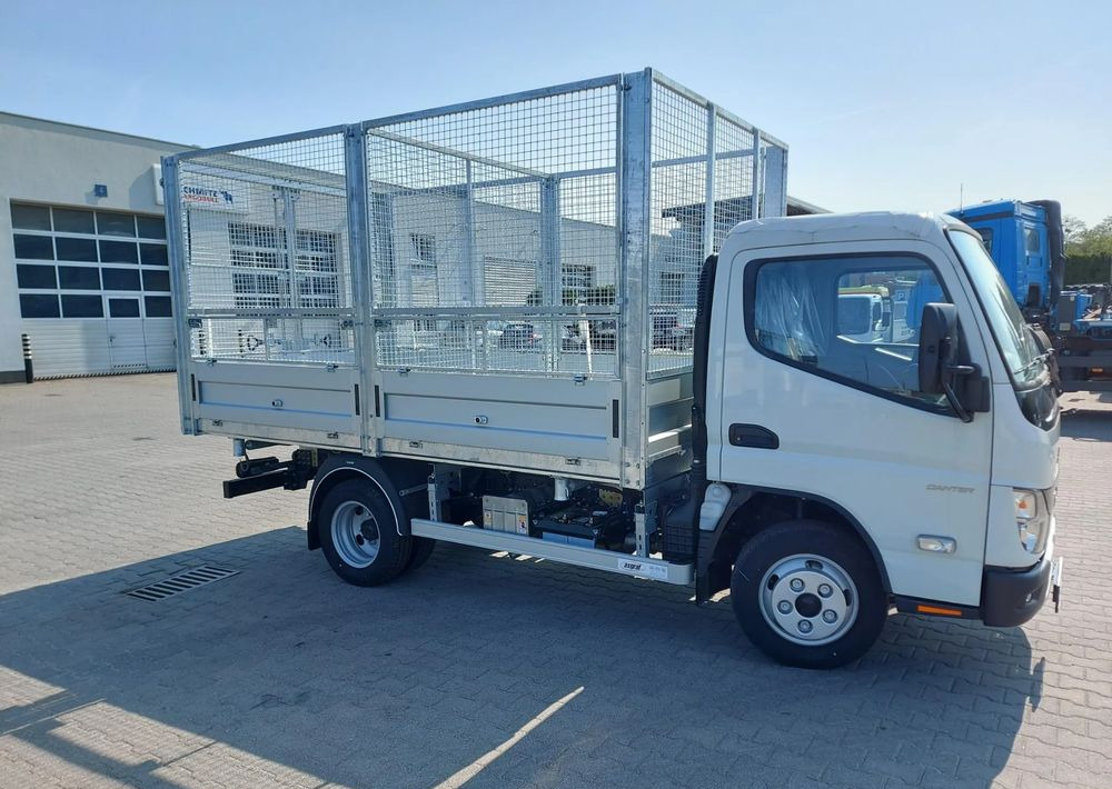 FUSO Canter 6S15 Wywrotka - Szemetesautó: 2 kép. FUSO Canter 6S15 Wywrotka - Szemetesautó: 2 kép.