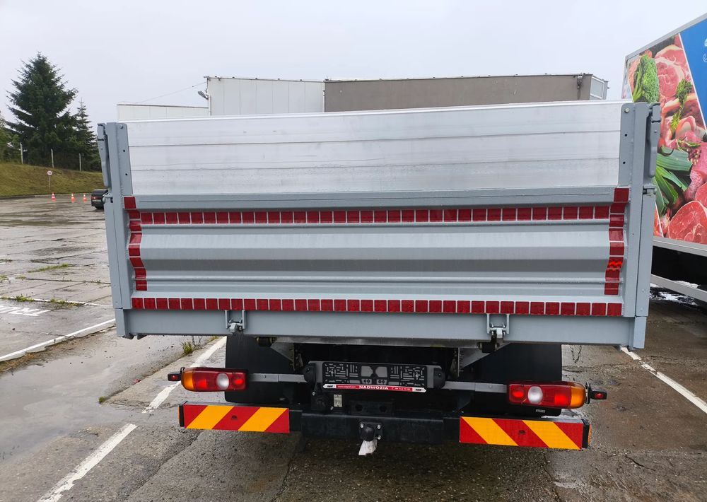 FUSO Canter 9C18 - Billenőplatós teherautó: 3 kép. FUSO Canter 9C18 - Billenőplatós teherautó: 3 kép.