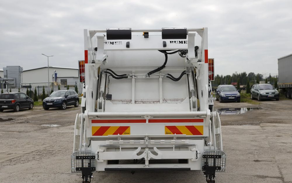 FUSO Canter 9C18 Śmieciarka - Szemetesautó: 2 kép. FUSO Canter 9C18 Śmieciarka - Szemetesautó: 2 kép.