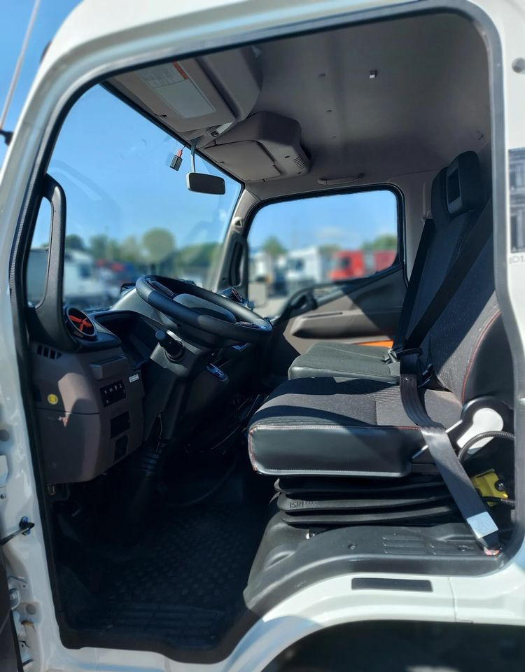 FUSO eCanter 4C15 Wywrotka Selektywna zbiórka - Szemetesautó: 5 kép. FUSO eCanter 4C15 Wywrotka Selektywna zbiórka - Szemetesautó: 5 kép.