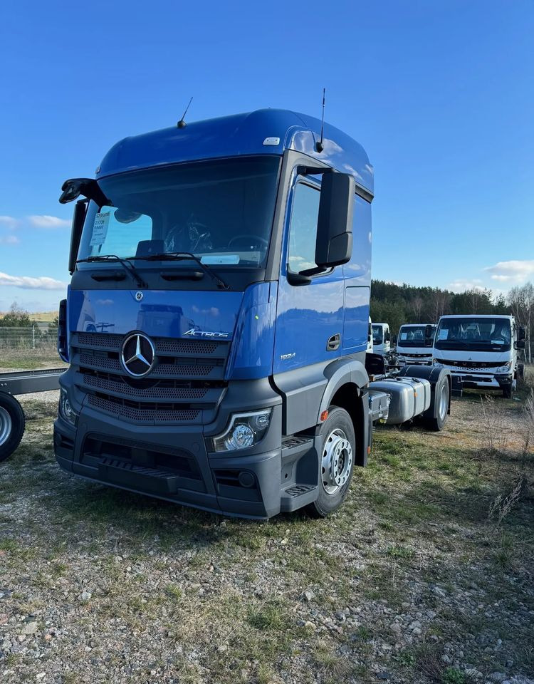 Mercedes-Benz Actros 1824 L podwozie do zabudowy - Alvaz teherautó: 2 kép. Mercedes-Benz Actros 1824 L podwozie do zabudowy - Alvaz teherautó: 2 kép.