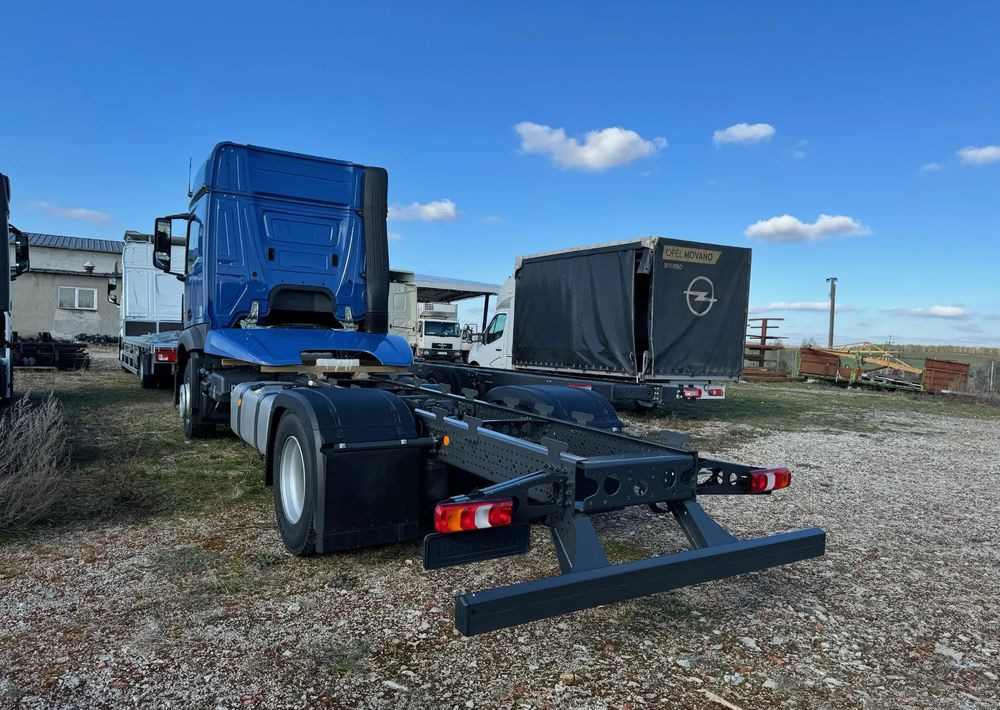 Mercedes-Benz Actros 1824 L podwozie do zabudowy - Alvaz teherautó: 3 kép. Mercedes-Benz Actros 1824 L podwozie do zabudowy - Alvaz teherautó: 3 kép.