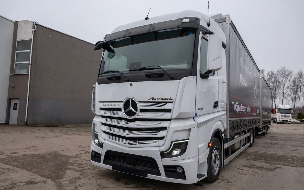 Mercedes-Benz Actros 1842 LnR z Przyczepą - Ponyvás teherautó: 3 kép. Mercedes-Benz Actros 1842 LnR z Przyczepą - Ponyvás teherautó: 3 kép.