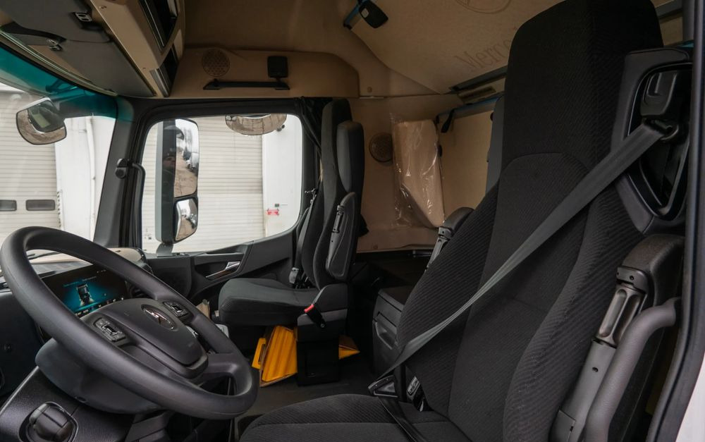 Mercedes-Benz Actros 1842 LnR z Przyczepą - Ponyvás teherautó: 5 kép. Mercedes-Benz Actros 1842 LnR z Przyczepą - Ponyvás teherautó: 5 kép.