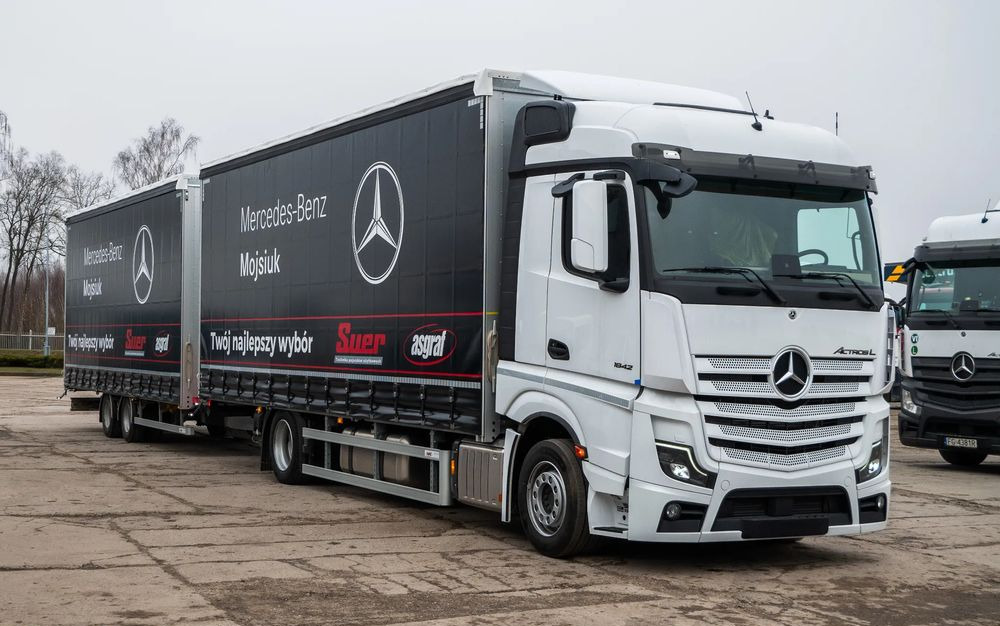 Mercedes-Benz Actros 1842 LnR z Przyczepą - Ponyvás teherautó: 1 kép. Mercedes-Benz Actros 1842 LnR z Przyczepą - Ponyvás teherautó: 1 kép.