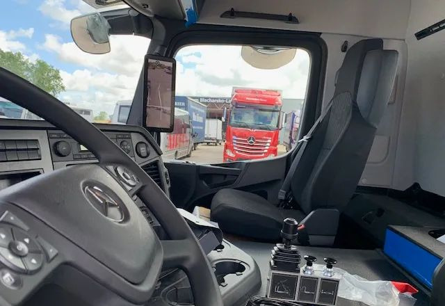 Mercedes-Benz Actros 2543 L Hakowiec - Horgos rakodó teherautó: 3 kép. Mercedes-Benz Actros 2543 L Hakowiec - Horgos rakodó teherautó: 3 kép.