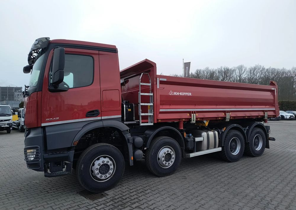 Mercedes-Benz Arocs 4142 AK 8x6 3W Hydroburta - Billenőplatós teherautó: 2 kép. Mercedes-Benz Arocs 4142 AK 8x6 3W Hydroburta - Billenőplatós teherautó: 2 kép.