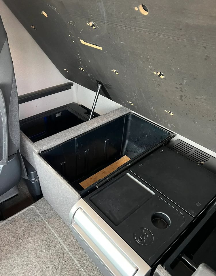 DAF XF 480 LOW DECK - Nyergesvontató: 4 kép. DAF XF 480 LOW DECK - Nyergesvontató: 4 kép.