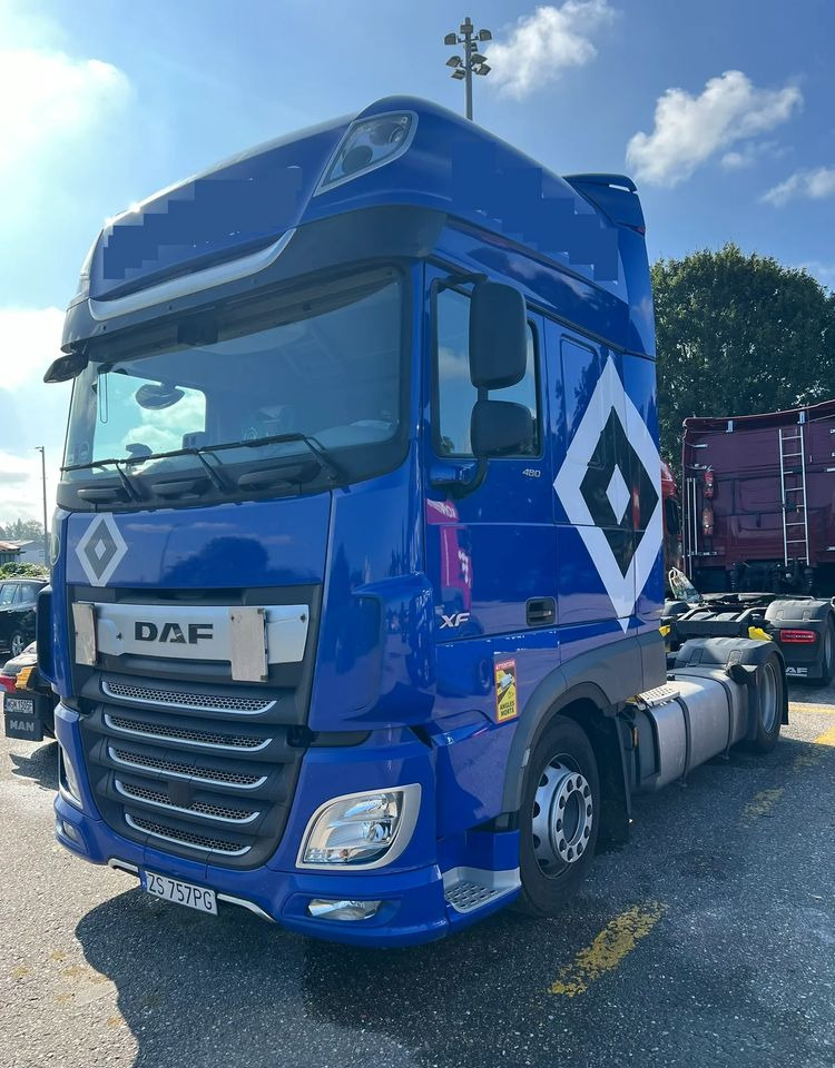 DAF XF 480 LOW DECK - Nyergesvontató: 1 kép. DAF XF 480 LOW DECK - Nyergesvontató: 1 kép.
