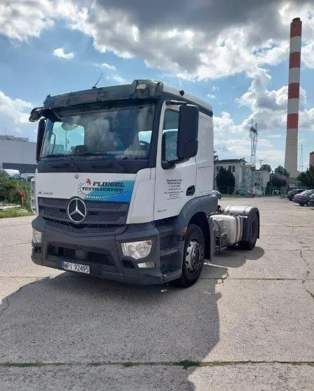 Mercedes-Benz Actros 1833LS - Nyergesvontató: 1 kép. Mercedes-Benz Actros 1833LS - Nyergesvontató: 1 kép.