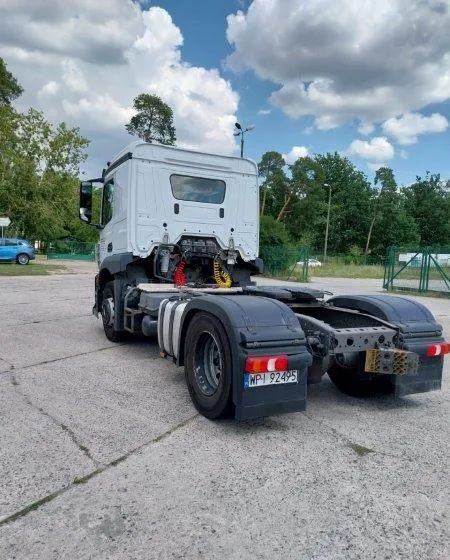 Mercedes-Benz Actros 1833LS - Nyergesvontató: 3 kép. Mercedes-Benz Actros 1833LS - Nyergesvontató: 3 kép.