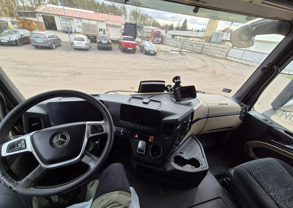 Mercedes-Benz Actros 1843 LS - Nyergesvontató: 5 kép. Mercedes-Benz Actros 1843 LS - Nyergesvontató: 5 kép.