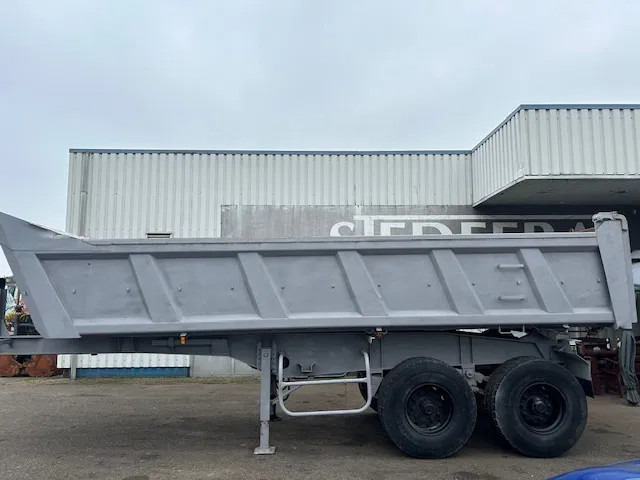 CIF 2 Axle Steel Tipper , Spring Suspension , Drum Brakes - Félpótkocsi billenőplatós: 2 kép. CIF 2 Axle Steel Tipper , Spring Suspension , Drum Brakes - Félpótkocsi billenőplatós: 2 kép.