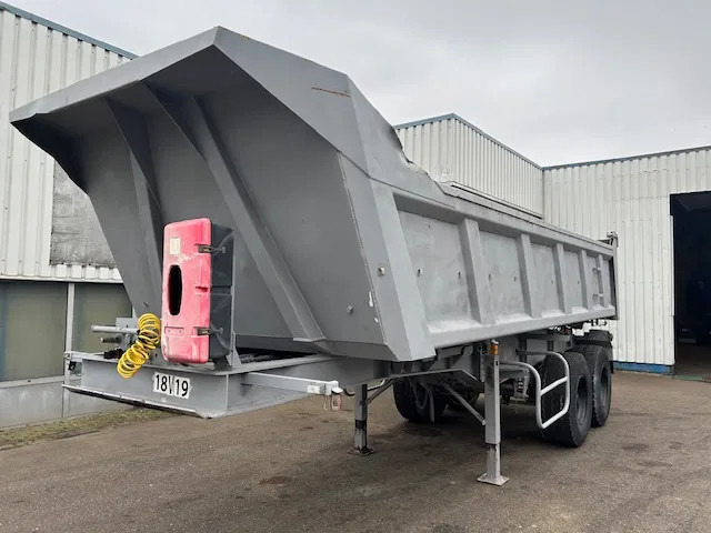 CIF 2 Axle Steel Tipper , Spring Suspension , Drum Brakes - Félpótkocsi billenőplatós: 1 kép. CIF 2 Axle Steel Tipper , Spring Suspension , Drum Brakes - Félpótkocsi billenőplatós: 1 kép.