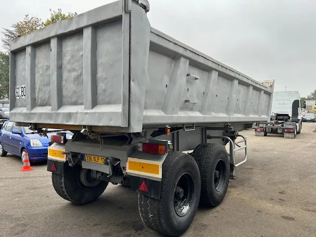 CIF 2 Axle Steel Tipper , Spring Suspension , Drum Brakes - Félpótkocsi billenőplatós: 3 kép. CIF 2 Axle Steel Tipper , Spring Suspension , Drum Brakes - Félpótkocsi billenőplatós: 3 kép.