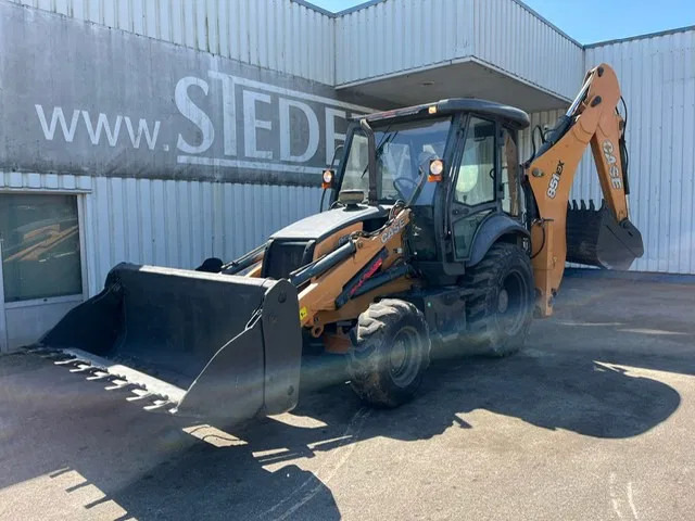 Case 851EX-SS , 4x4 , Backhoe Loader , 4 in 1 Bucket - Kotrórakodó: 1 kép. Case 851EX-SS , 4x4 , Backhoe Loader , 4 in 1 Bucket - Kotrórakodó: 1 kép.