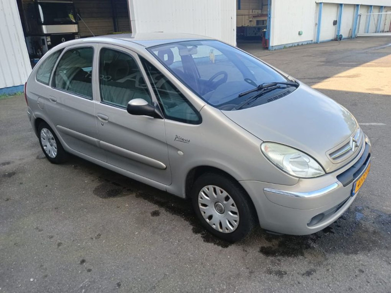 Citroën Xsara Picasso 1.8i - 16V , Airco - Autó: 4 kép. Citroën Xsara Picasso 1.8i - 16V , Airco - Autó: 4 kép.