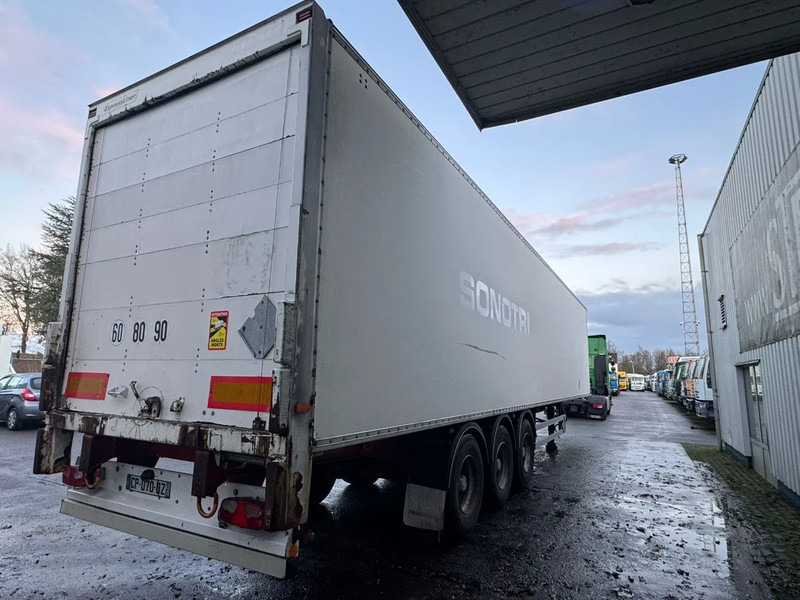 Fruehauf 3 Axle SMB , Box Trailer, Spring Suspension - Félpótkocsi dobozos: 3 kép. Fruehauf 3 Axle SMB , Box Trailer, Spring Suspension - Félpótkocsi dobozos: 3 kép.