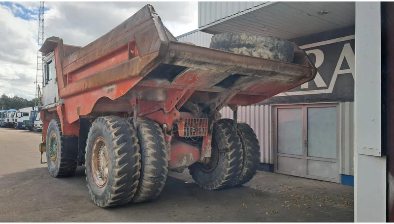 Hitachi Euclid R40C - Bánya teherautó: 3 kép. Hitachi Euclid R40C - Bánya teherautó: 3 kép.