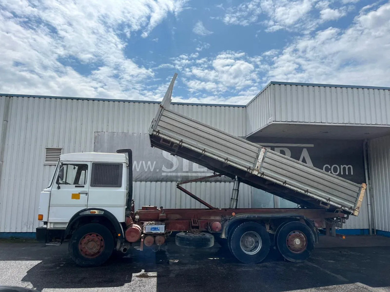 Iveco Turbostar 190-38 , 6x2 , V8 Watercooling , 3 Way Tipper , Spring Suspension , Manual - Billenőplatós teherautó: 5 kép. Iveco Turbostar 190-38 , 6x2 , V8 Watercooling , 3 Way Tipper , Spring Suspension , Manual - Billenőplatós teherautó: 5 kép.