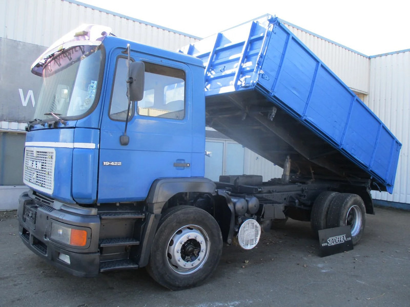 MAN 19.422 , Manual , 3 way tipper , Spring suspension - Billenőplatós teherautó: 1 kép. MAN 19.422 , Manual , 3 way tipper , Spring suspension - Billenőplatós teherautó: 1 kép.