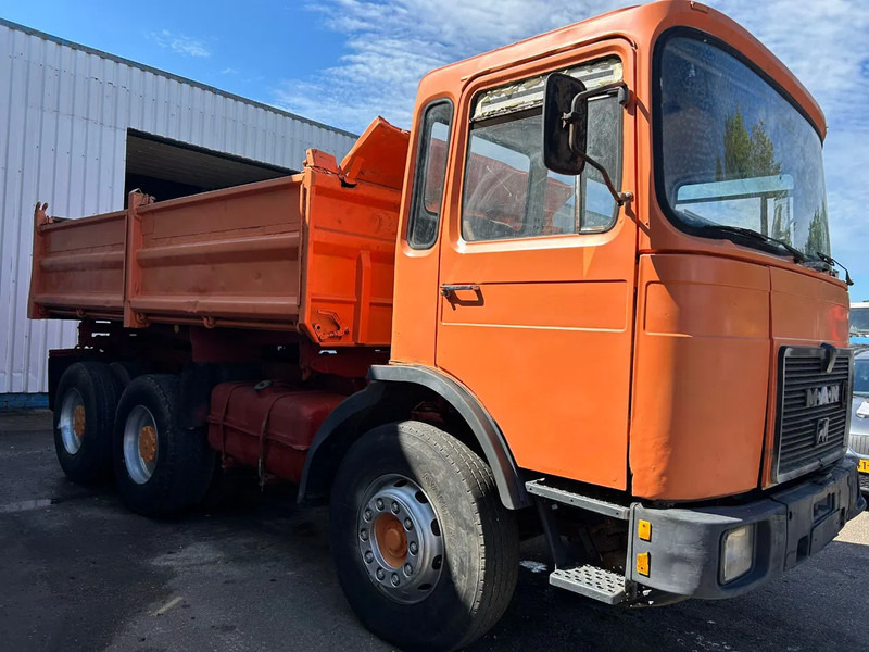 MAN 26.281, 6X4, Tipper, Spring Suspension , 362 engine and gearbox - Billenőplatós teherautó: 4 kép. MAN 26.281, 6X4, Tipper, Spring Suspension , 362 engine and gearbox - Billenőplatós teherautó: 4 kép.