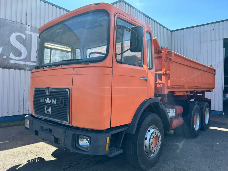 MAN 26.281, 6X4, Tipper, Spring Suspension , 362 engine and gearbox - Billenőplatós teherautó: 1 kép. MAN 26.281, 6X4, Tipper, Spring Suspension , 362 engine and gearbox - Billenőplatós teherautó: 1 kép.