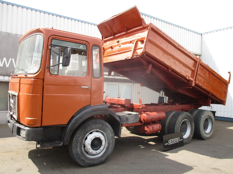 MAN 26.321 6x4 , 3 way tipper , ZF Manual , Spring suspension - Billenőplatós teherautó: 1 kép. MAN 26.321 6x4 , 3 way tipper , ZF Manual , Spring suspension - Billenőplatós teherautó: 1 kép.