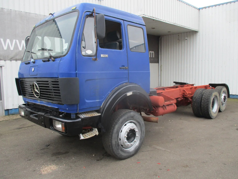 Mercedes-Benz 2435 ,V8 , Bi Turbo, 6x2 , Spring Suspension, Airco - Alvaz teherautó: 1 kép. Mercedes-Benz 2435 ,V8 , Bi Turbo, 6x2 , Spring Suspension, Airco - Alvaz teherautó: 1 kép.