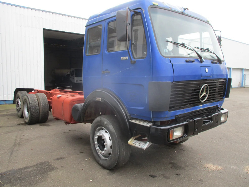 Mercedes-Benz 2435 ,V8 , Bi Turbo, 6x2 , Spring Suspension, Airco - Alvaz teherautó: 4 kép. Mercedes-Benz 2435 ,V8 , Bi Turbo, 6x2 , Spring Suspension, Airco - Alvaz teherautó: 4 kép.