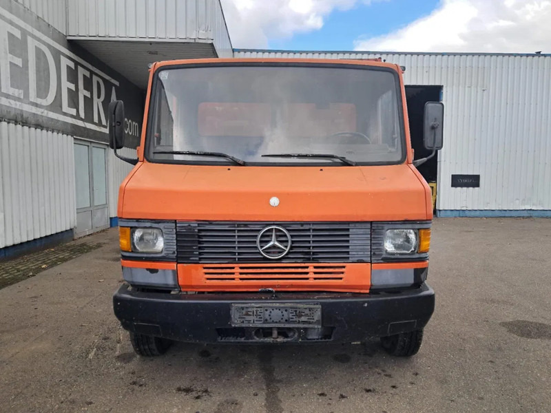 Mercedes-Benz 609 D, Manual , Spring Suspension - Platós teherautó: 5 kép. Mercedes-Benz 609 D, Manual , Spring Suspension - Platós teherautó: 5 kép.