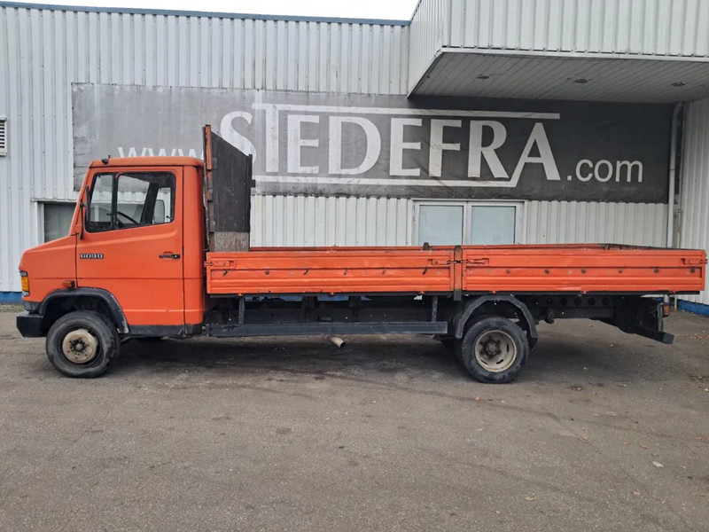 Mercedes-Benz 609 D, Manual , Spring Suspension - Platós teherautó: 2 kép. Mercedes-Benz 609 D, Manual , Spring Suspension - Platós teherautó: 2 kép.