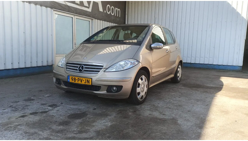 Mercedes-Benz A-Klasse 170 , Airco , leder , distrbute ketting maakt lawaai - Hatchback: 1 kép. Mercedes-Benz A-Klasse 170 , Airco , leder , distrbute ketting maakt lawaai - Hatchback: 1 kép.