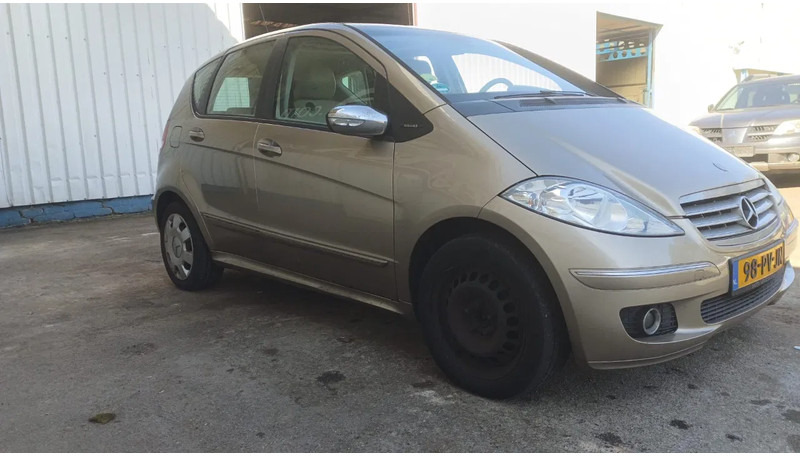 Mercedes-Benz A-Klasse 170 , Airco , leder , distrbute ketting maakt lawaai - Hatchback: 4 kép. Mercedes-Benz A-Klasse 170 , Airco , leder , distrbute ketting maakt lawaai - Hatchback: 4 kép.