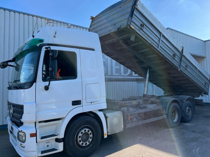 Mercedes-Benz Actros 2544 , MP2 -MP3 , 6x2 , 3 Way Tipper - Billenőplatós teherautó: 1 kép. Mercedes-Benz Actros 2544 , MP2 -MP3 , 6x2 , 3 Way Tipper - Billenőplatós teherautó: 1 kép.